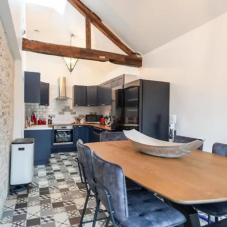 Charming House In The Heart Of Design & Comfort Casa de Férias *